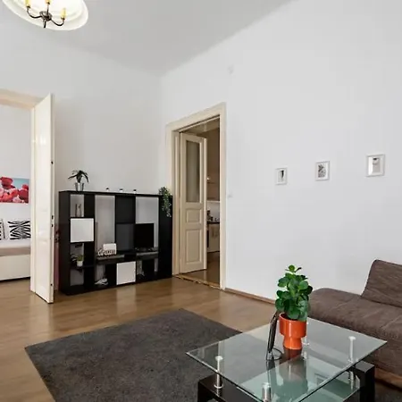 Cityscape Budget Zichy Loft דירה