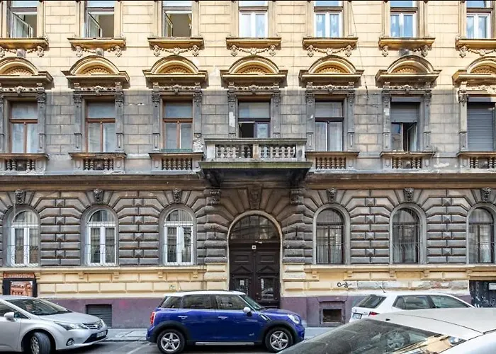 Cityscape Budget Zichy Loft