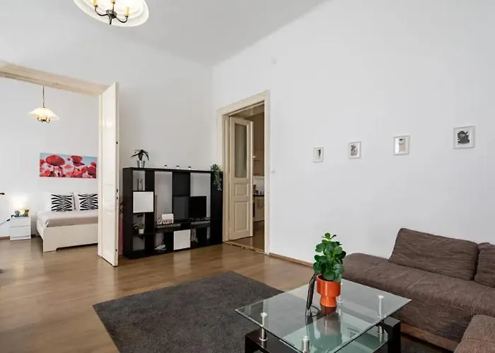 Cityscape Budget Zichy Loft דירה