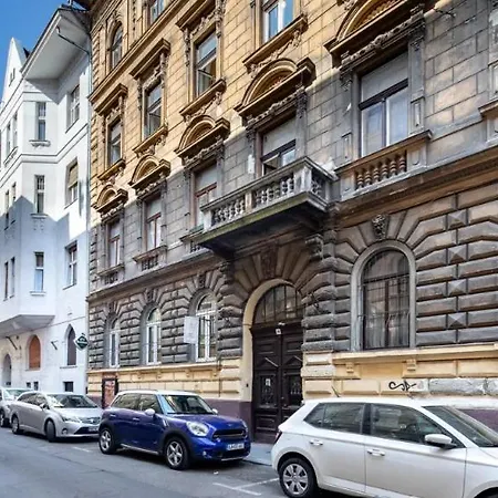 Cityscape Budget Zichy Loft Apartmán