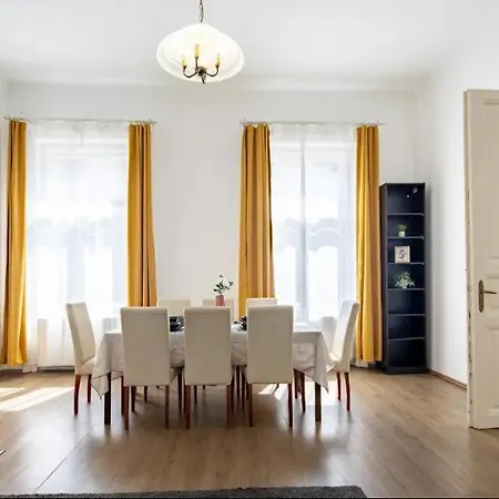 Cityscape Budget Zichy Loft