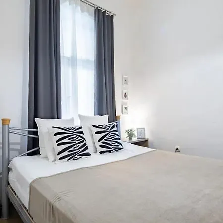 Cityscape Budget Zichy Loft