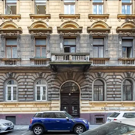 Cityscape Budget Zichy Loft