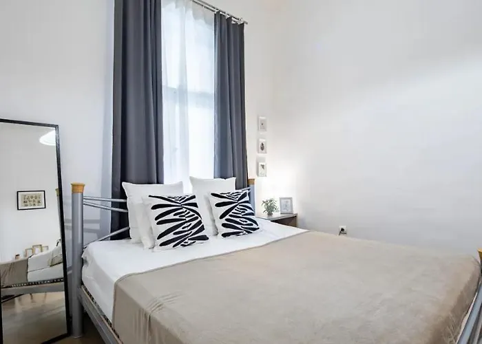 Cityscape Budget Zichy Loft